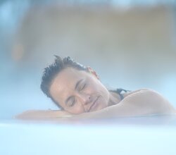 Winterstimmungen Bad Mergentheim Therme Solymar im Taubertal, Baden Württemberg, Deutschland | © Stefan Leitner