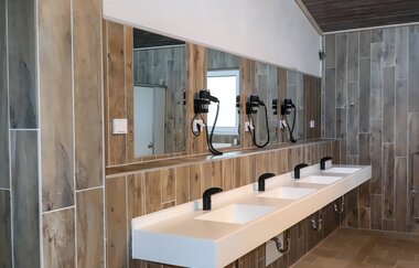 Die sanitären Anlagen im Azur Camping Wertheim sind auf neuestem Stand. | © Azur Freizeit GmbH