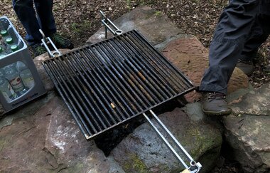 Grillstelle im Trekking-Camp Bachgeflüster | © Touristikgemeinschaft Odenwald e.V.