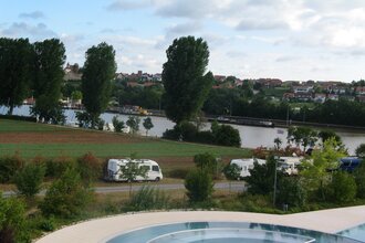 Wohnmobilstellplatz Lauffen am Neckar | am Neckartal-Radweg & Freibad Lauffen | © Stadt Lauffen am Neckar