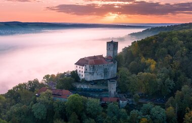 Burg Guttenberg mit Burgschenke, Burgmuseum & Greifenwarte | Haßmersheim | Neckartal | © Burg Guttenberg
