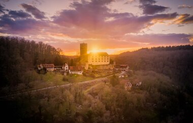 Burg Guttenberg mit Greifenwarte, Burgmuseum & Burgschenke | Haßmersheim | Neckartal