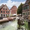 Brunnen und Fachwerkhäuser in Historische Altstadt Ladenburg | © Dorothea Burkhardt