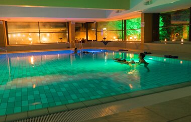 Abendstimmung in der Katzenbuckel Therme Waldbrunn | Odenwald | © Gemeinde Waldbrunn