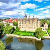 Das Schloss ist von einem Wassersee umgeben | © Touristikgemeinschaft Hohenlohe e. V. | Andi Schmid