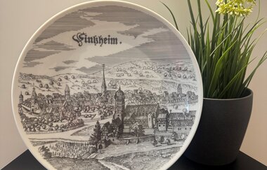 Wandteller mit historischer Stadtansicht auf Sinsheim | © Stadt Sinsheim